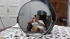 Dua wanita pencerobo ...