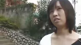 Seorang gadis yang b ...