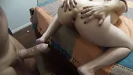 Gadis cantik dengan  ...