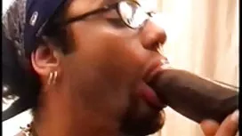 Lesbian melakukan pa ...