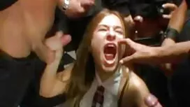 Wanita yang membuat  ...