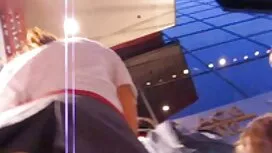 Pasangan muda perkah ...